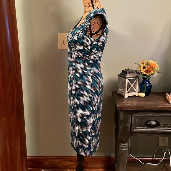 White House Black Market dress size 4. NWT. - Picture 11 of 15